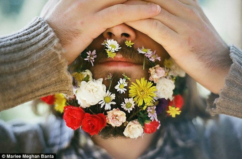 صور طريفة لشباب زينوا لحيتهم بالزهور!